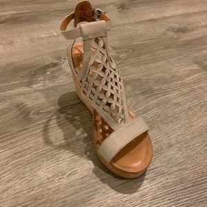 Tan Wedges